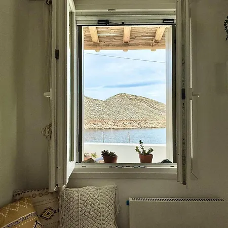 Molos Tinos Cycladic House Tatil Evi *